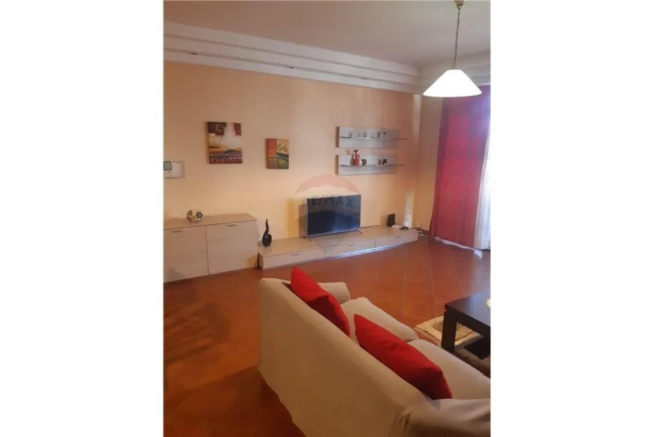 Tirane, jepet me qera apartament 2+1 , 108 m² 600 € (bulevardi Zogu i Pare)