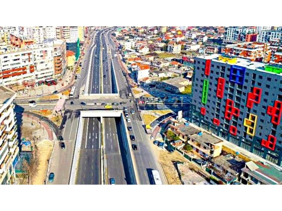 Tirane, shitet apartament 3+1 Kati 7, 345 m² 