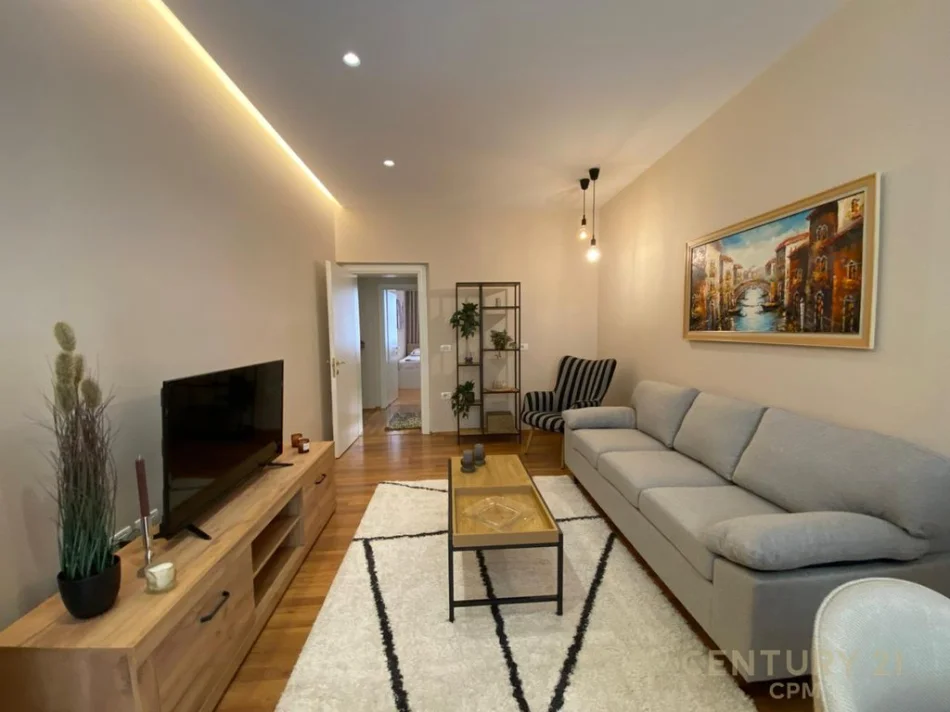 Tirane, jepet me qera apartament 2+1+Aneks+Ballkon Kati 2, 78 m² 1.300 € 