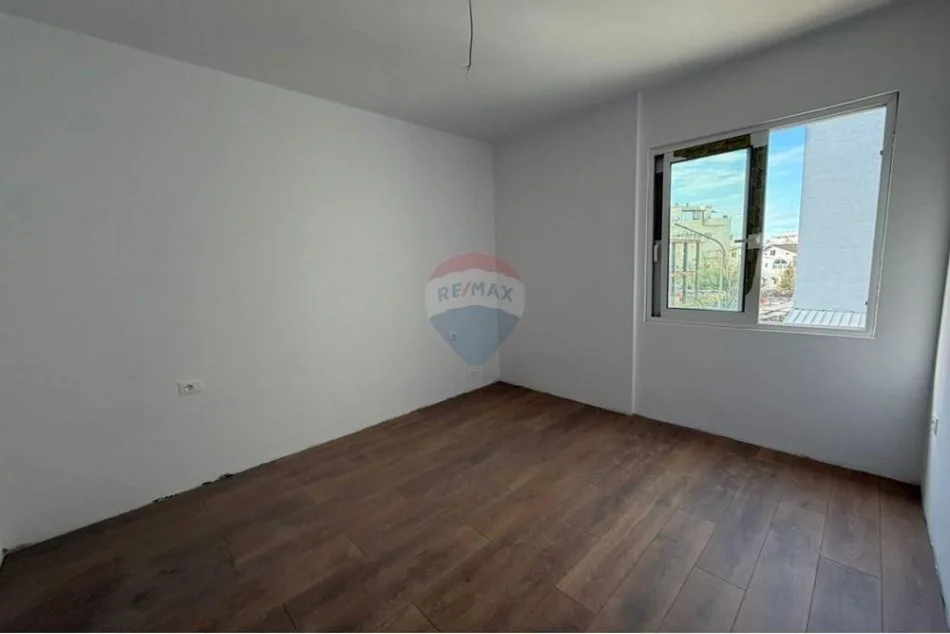 Tirane, shitet apartament 2+1+Ballkon Kati 1, 92 m² 130.000 € (Fresk)