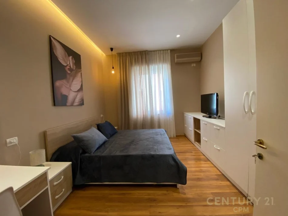 Tirane, jepet me qera apartament 2+1+Aneks+Ballkon Kati 2, 78 m² 1.300 € 