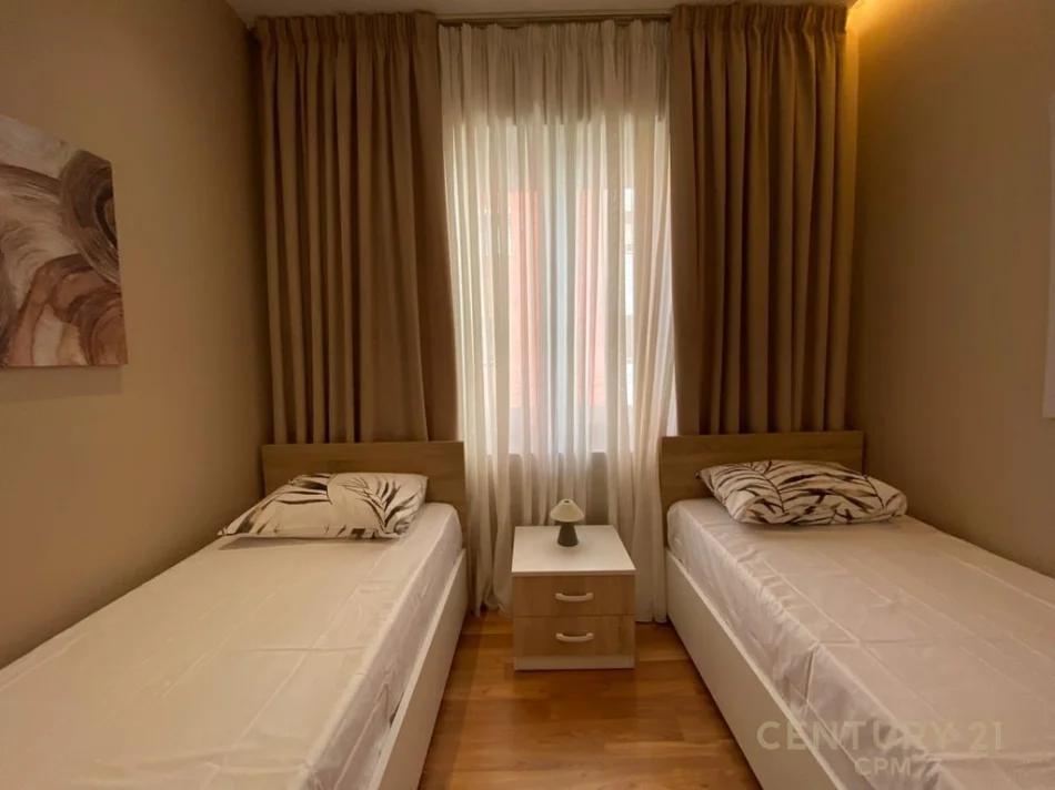 Tirane, jepet me qera apartament 2+1+Aneks+Ballkon Kati 2, 78 m² 1.300 € 