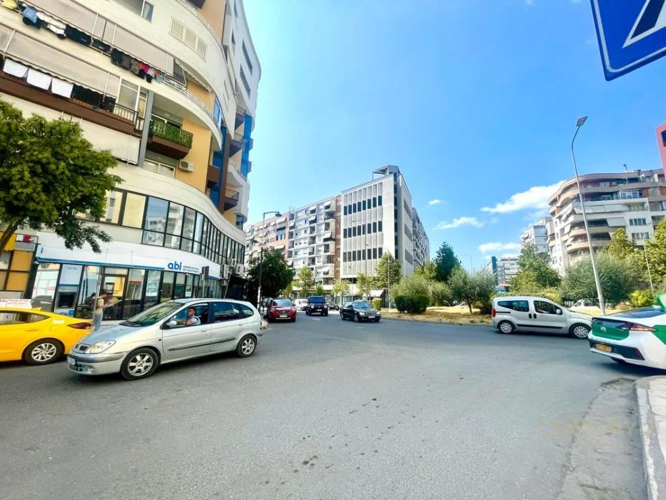 Tirane, shes ambjent biznesi Kati 0, 498 m² 