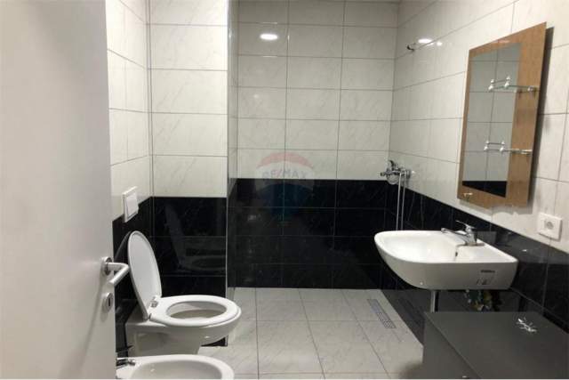 Tirane, jepet me qera Kati 5, 95 m² 700 Euro (Liman Kaba)