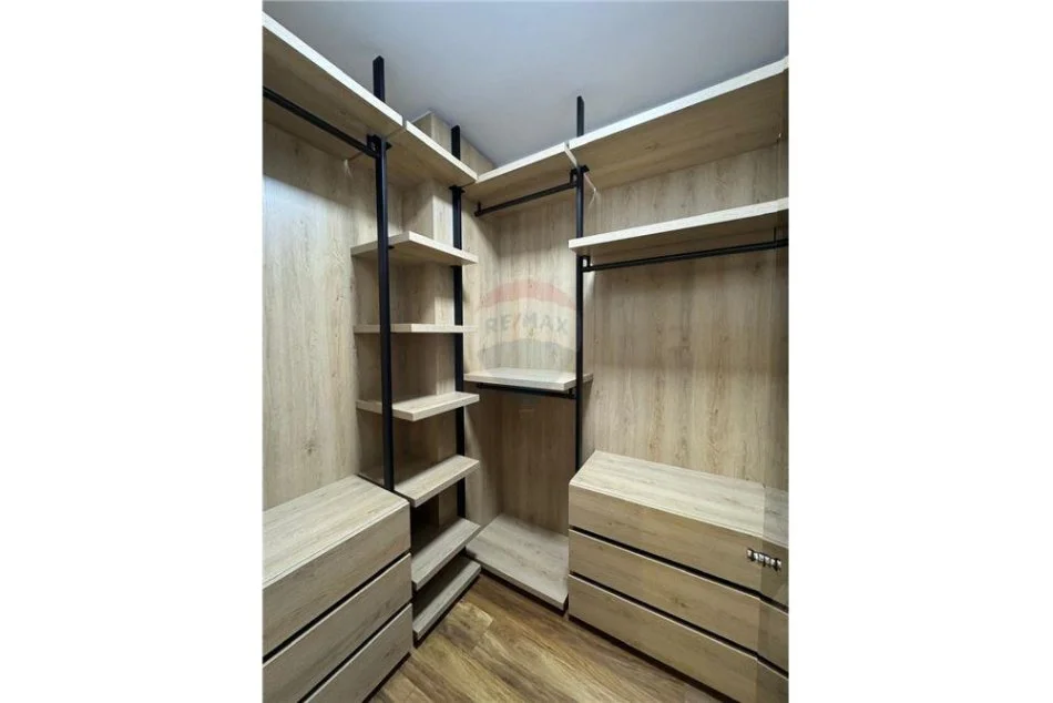 Tirane, jepet me qera apartament Kati 10, 137 m² 2.500 € 