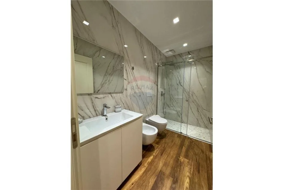 Tirane, jepet me qera apartament Kati 10, 137 m² 2.500 € 