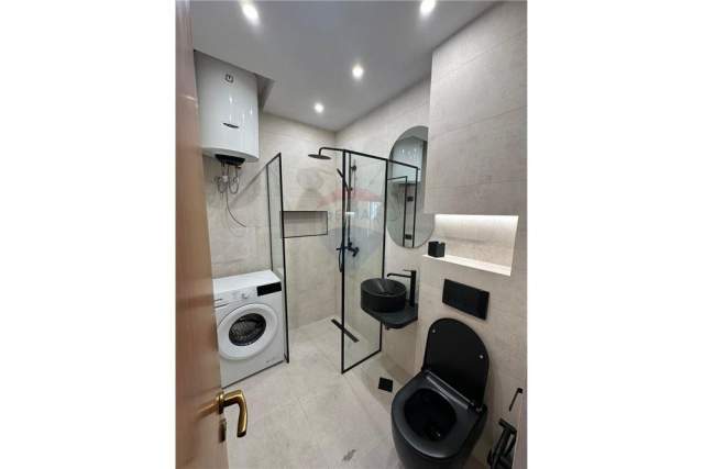 Tirane, jepet me qera apartament 1+1+BLK Kati 8, 85 m² 800 Euro (Rruga Qemal Stafa)