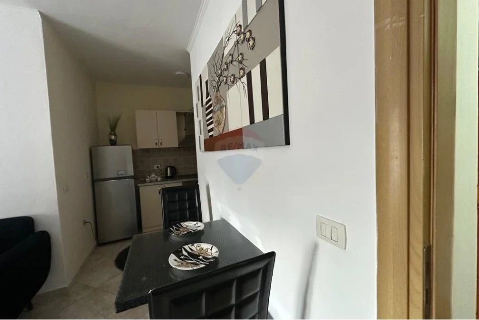 Tirane, jepet me qera apartament , 38 m² 550 € (Pazari i Ri - Rruga e Barrikadave,)