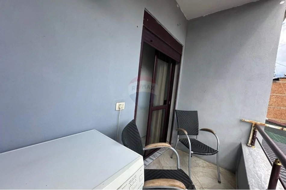 Tirane, jepet me qera apartament , 38 m² 550 € (Pazari i Ri - Rruga e Barrikadave,)