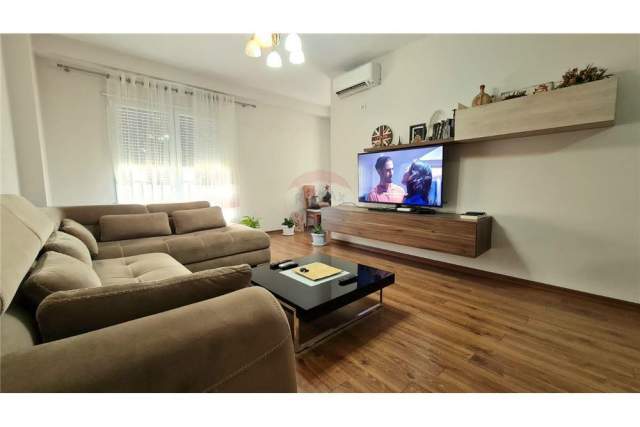 Tirane, jepet me qera apartament 1+1+BLK 667 m² 500 Euro (Rruga Ali Demi)