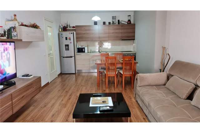 Tirane, jepet me qera apartament 1+1+BLK 667 m² 500 Euro (Rruga Ali Demi)