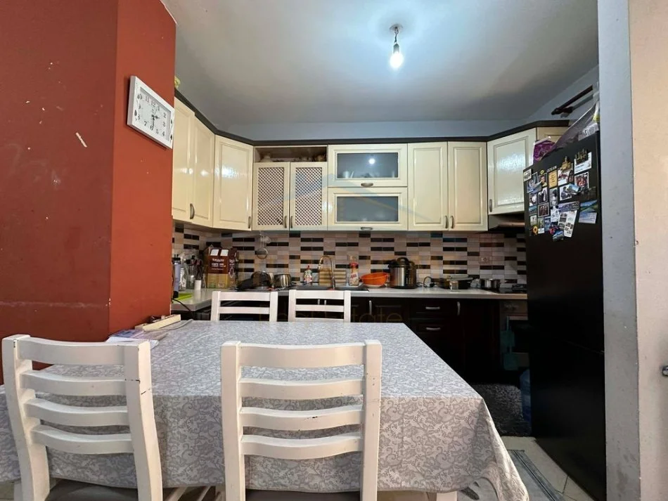 Tirane, shitet apartament 2+1+Ballkon Kati 3, 106 m² 166.000 € (Yzberisht)