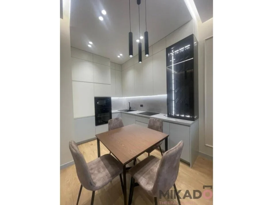 Tirane, jepet me qera apartament 1+1, Kati 2, 85 m² 900 € (Square 21)