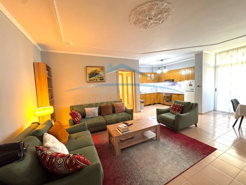 Tirane, shitet apartament 2+1+Ballkon Kati 10, 105 m² 235.000 € (Komuna e Parisit)