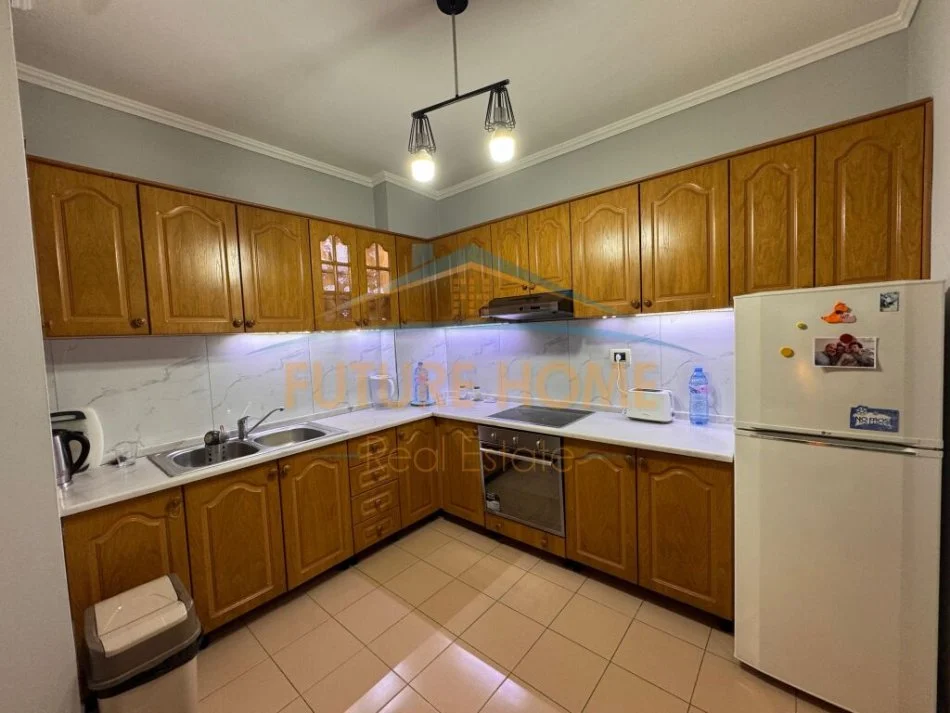 Tirane, shitet apartament 2+1+Ballkon Kati 10, 105 m² 235.000 € (Komuna e Parisit)