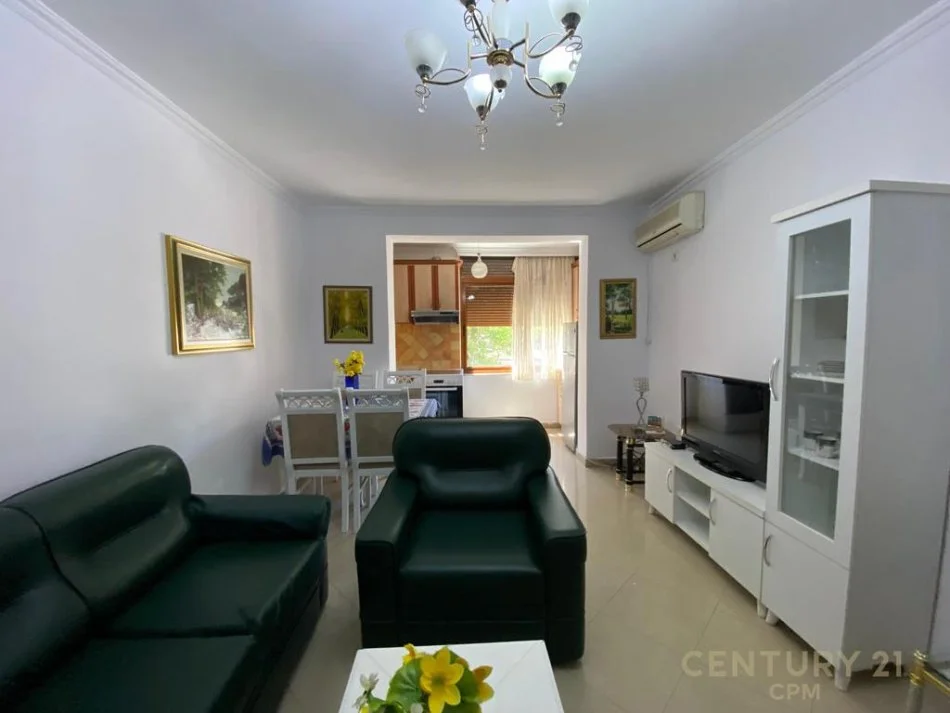Tirane, jepet me qera 1+1 Kati 3, 55 m² 500 € 
