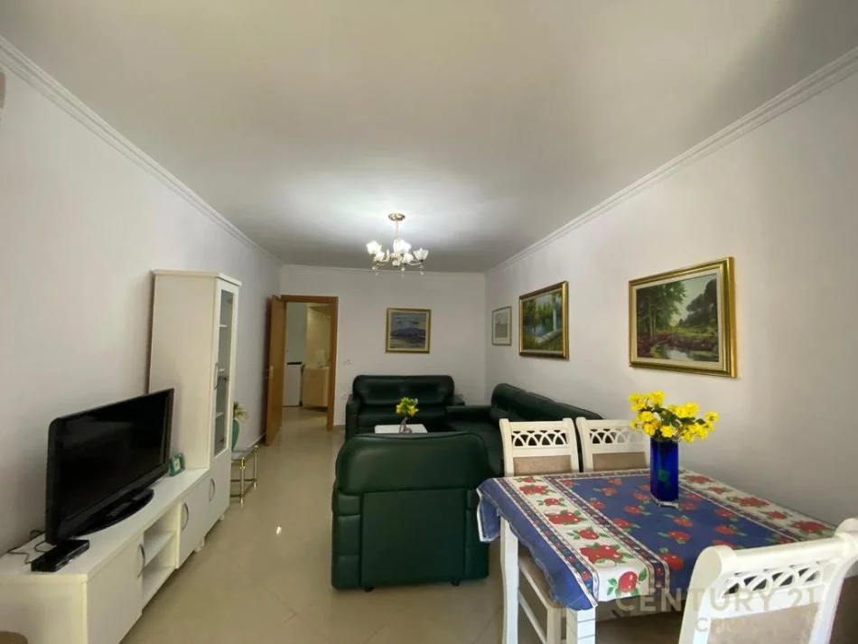 Tirane, jepet me qera 1+1 Kati 3, 55 m² 500 € 