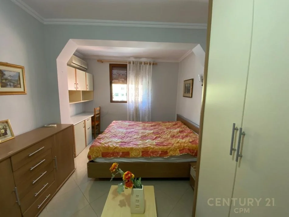 Tirane, jepet me qera 1+1 Kati 3, 55 m² 500 € 