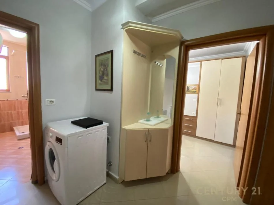 Tirane, jepet me qera 1+1 Kati 3, 55 m² 500 € 