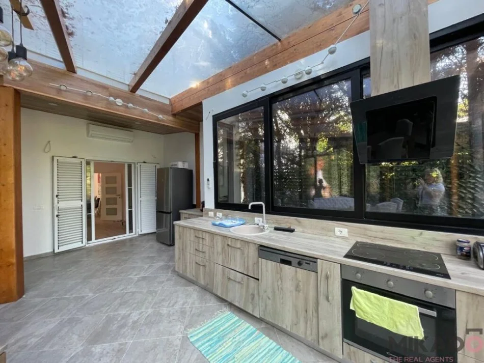 Durres, shitet Vile 3+1+Aneks+Ballkon Kati 0, 381 m² 440,000 € (Durres,Albania)