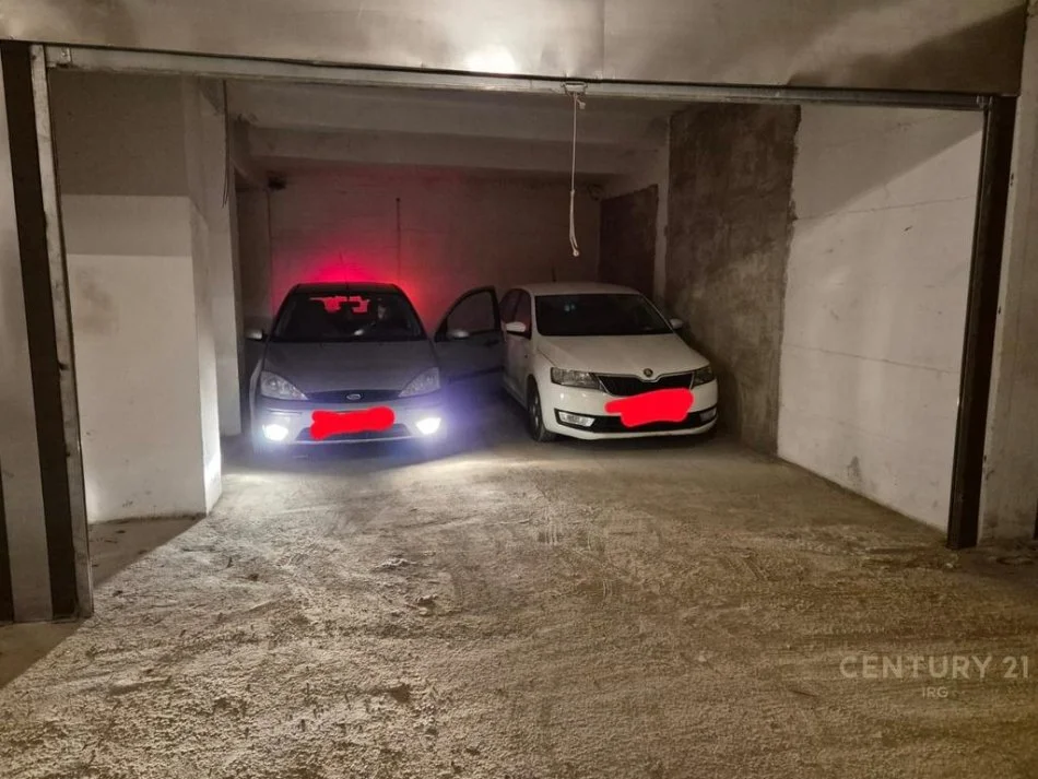 Tirane, shitet , 49 m² 