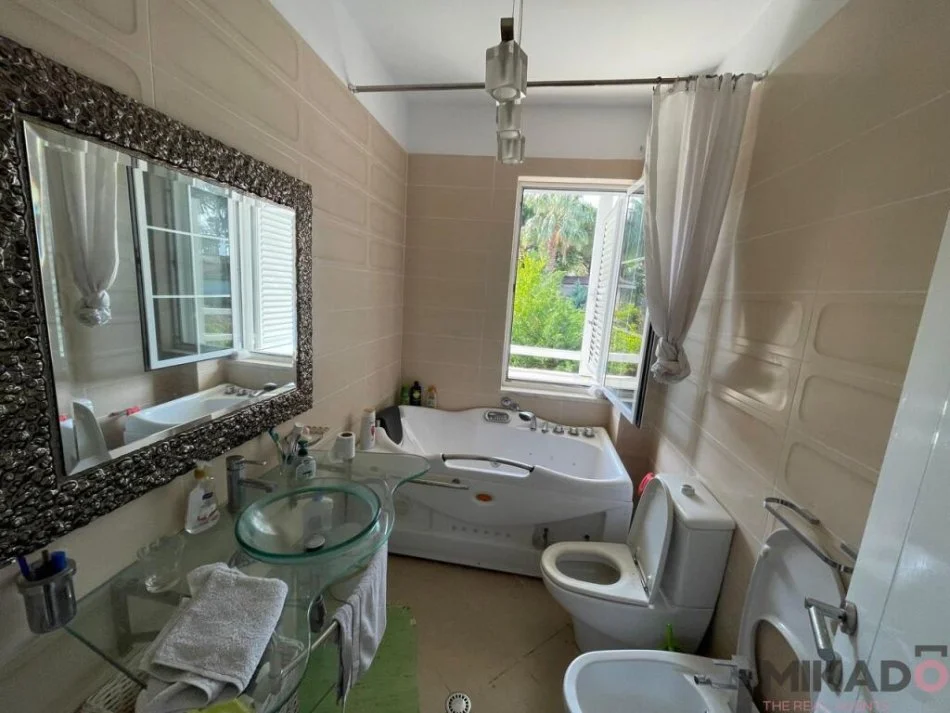 Durres, shitet Vile 3+1+Aneks+Ballkon Kati 0, 381 m² 440,000 € (Durres,Albania)