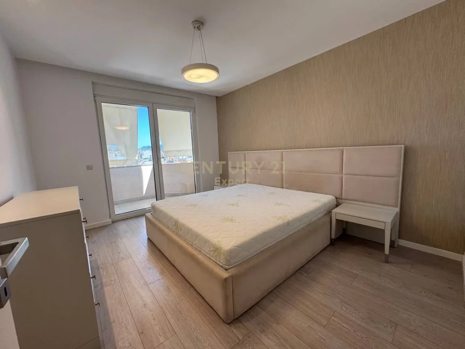 Tirane, jepet me qera apartament 2+1+Aneks+Ballkon Kati 9, 133 m² 1.100 € 