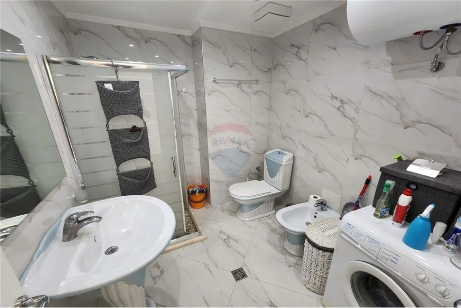 Tirane, jepet me qera apartament Kati 9, 56 m² 550 € 