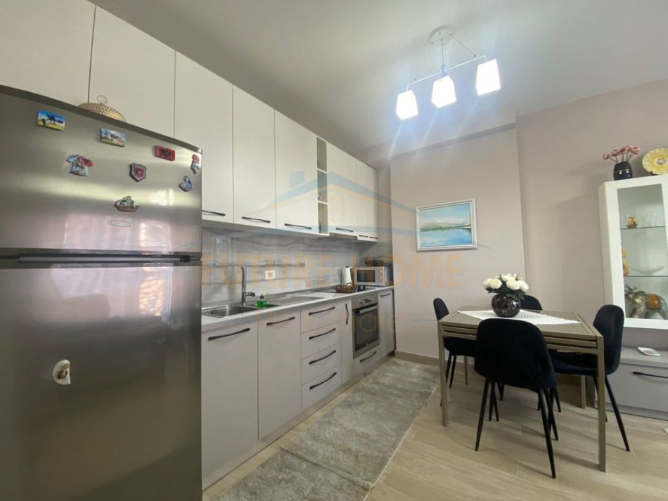 Tirane, jepet me qera apartament 2+1 Kati 4, 69 m² 650 € (21 Dhjetori)