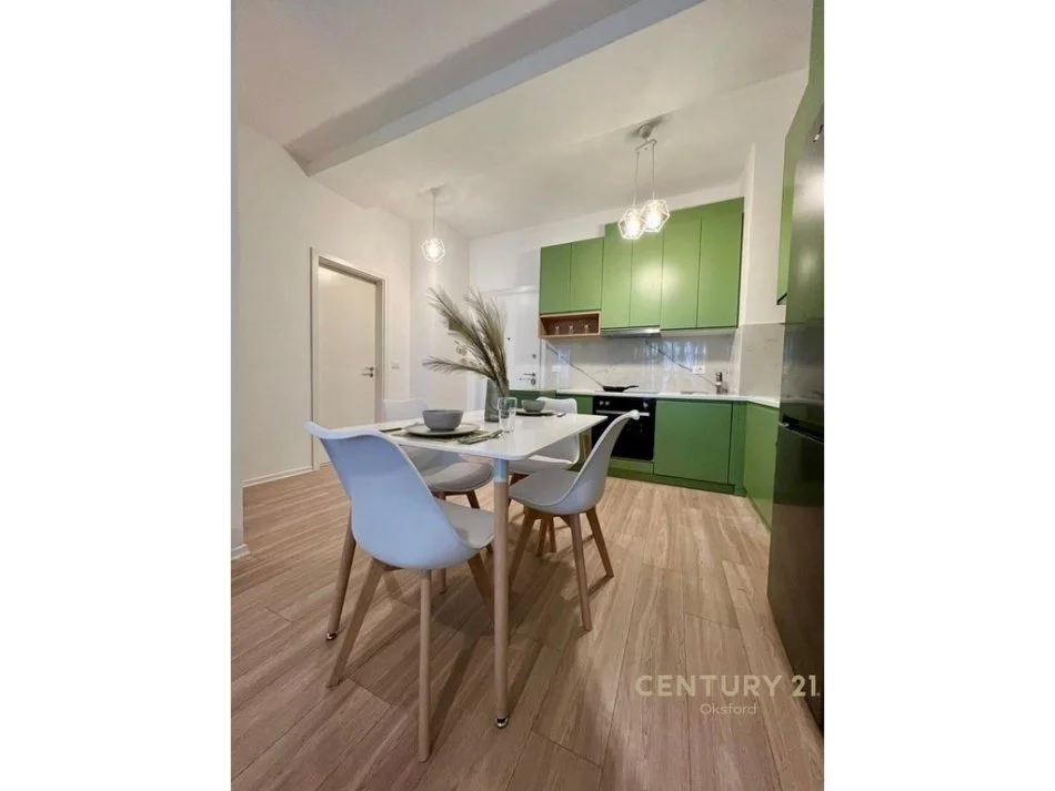 Tirane, jepet me qera apartament 1+1+Ballkon Kati 3, 80 m² 600 € 