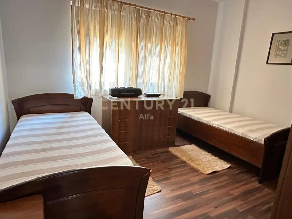 Tirane, jepet me qera apartament 2+1+Aneks+Ballkon Kati 7, 115 m² 890 € 