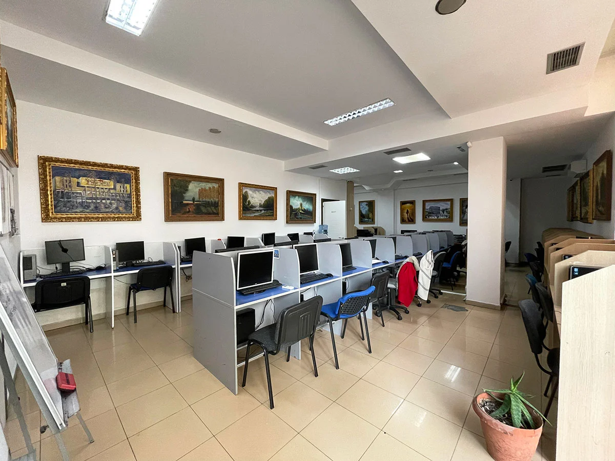 SHITET DYQAN TE RRUGA E “ELBASANIT", PRANE AMBASADES AMERIKANE