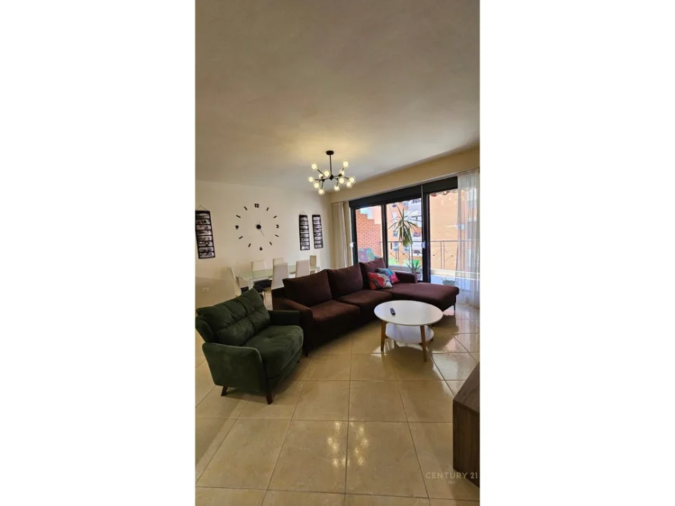 Tirane, jepet me qera apartament 2+1+Aneks+Ballkon Kati 2, 103 m² 900 € 