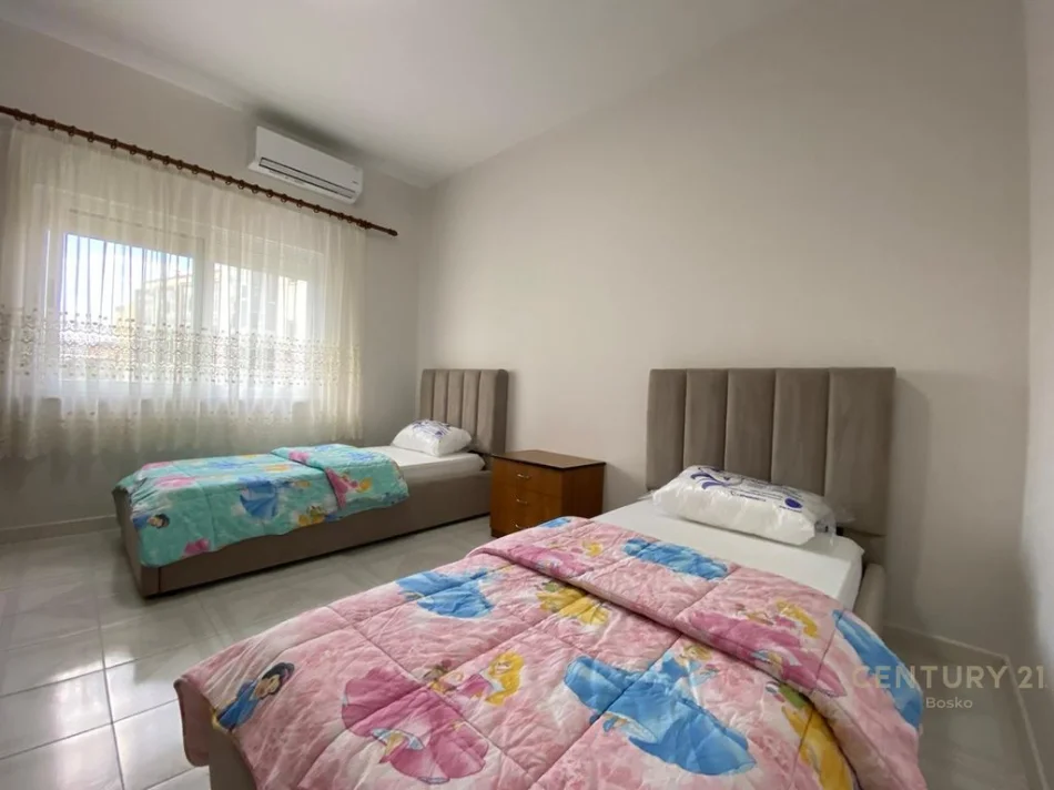 Tirane, jepet me qera apartament 2+1 Kati 4, 110 m² 700 € (rruga Haxhi Dalliu)