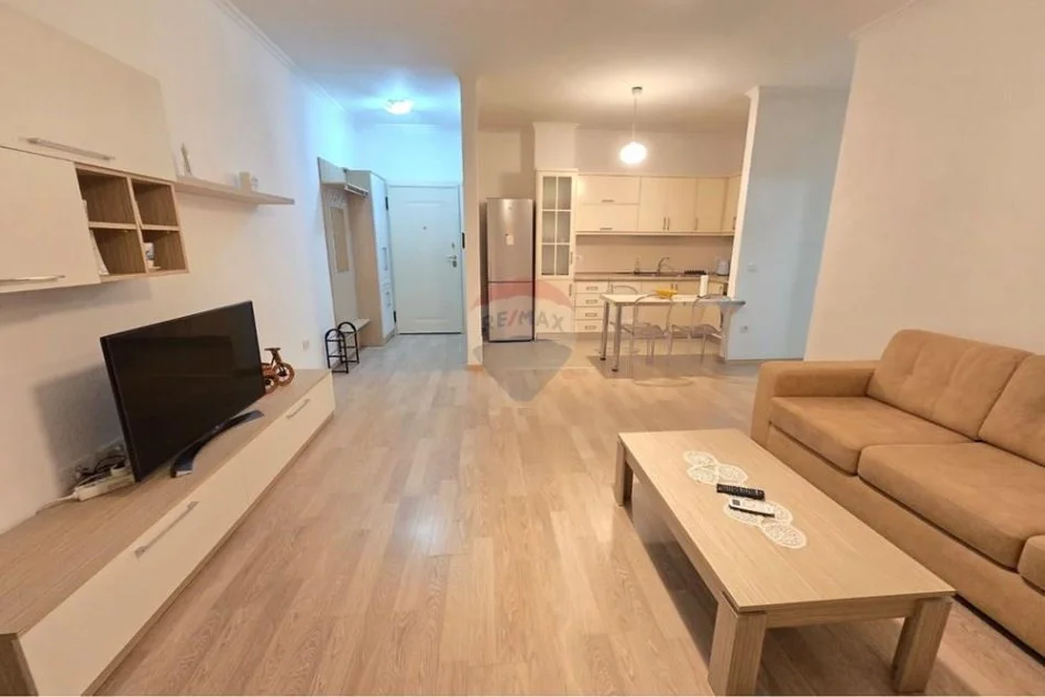 Tirane, jepet me qera apartament 1+1 , 69 m² 650 € (Rruga Kavajes)