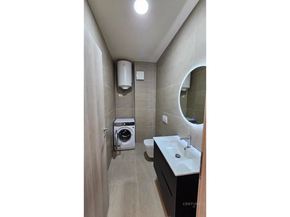 Tirane, jepet me qera apartament 2+1+Aneks+Ballkon Kati 2, 103 m² 900 € 