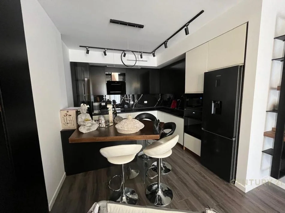 Tirane, jepet me qera apartament 1+1 Kati 3, 74 m² 600 € 