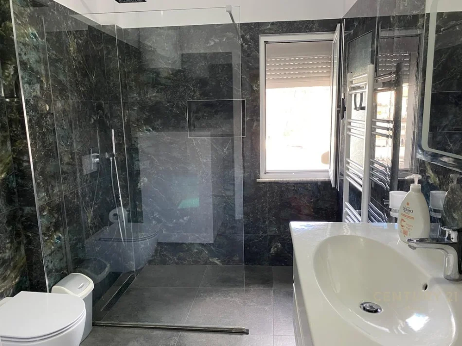 Tirane, jepet me qera apartament 2+1 Kati 4, 110 m² 700 € (rruga Haxhi Dalliu)