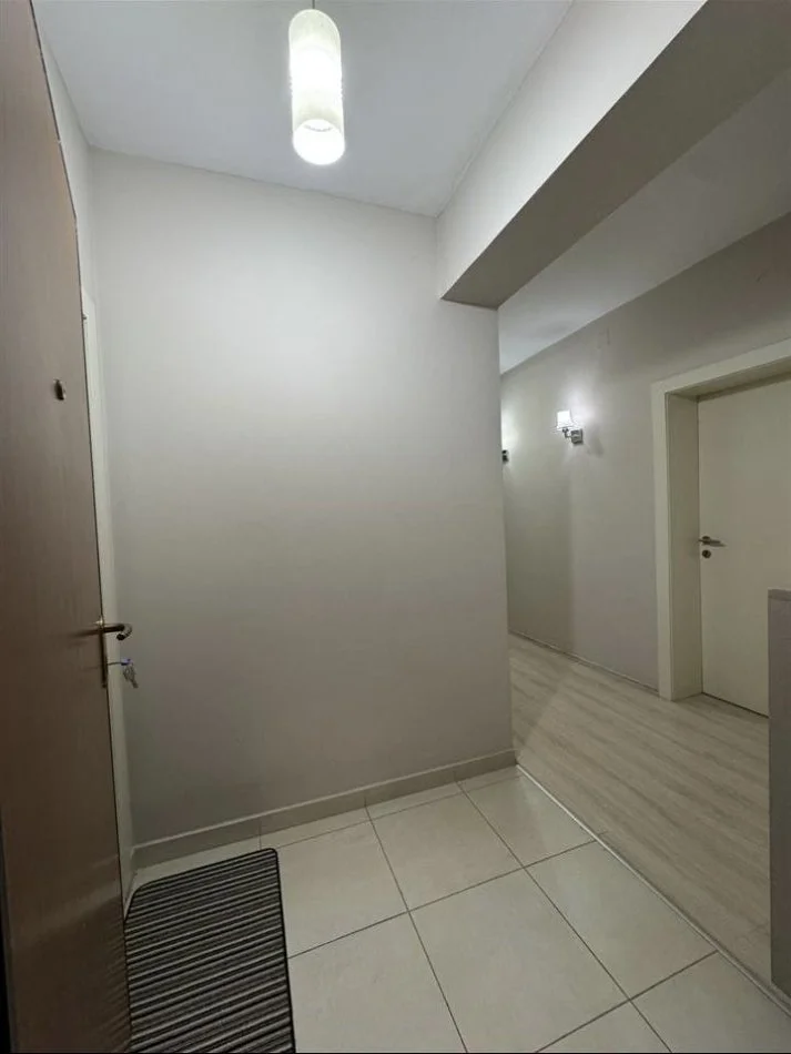 Tirane, jepet me qera apartament 2+1 Kati 3, 86 m² 600 € (Kryqezimi i 5 Majit)