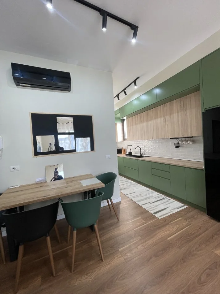 Tirane, jepet me qera apartament 2+1+Ballkon Kati 9, 1.500 m² 1.500 € 