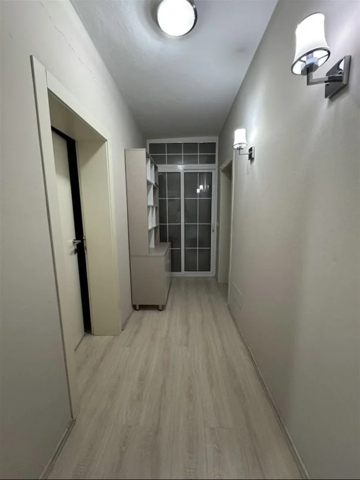 Tirane, jepet me qera apartament 2+1 Kati 3, 86 m² 600 € (Kryqezimi i 5 Majit)