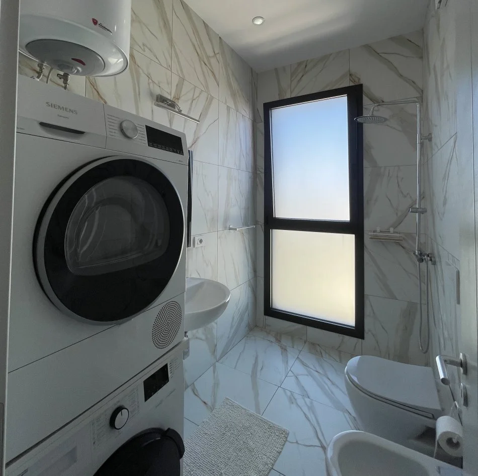 Tirane, jepet me qera apartament 2+1+Ballkon Kati 9, 1.500 m² 1.500 € 