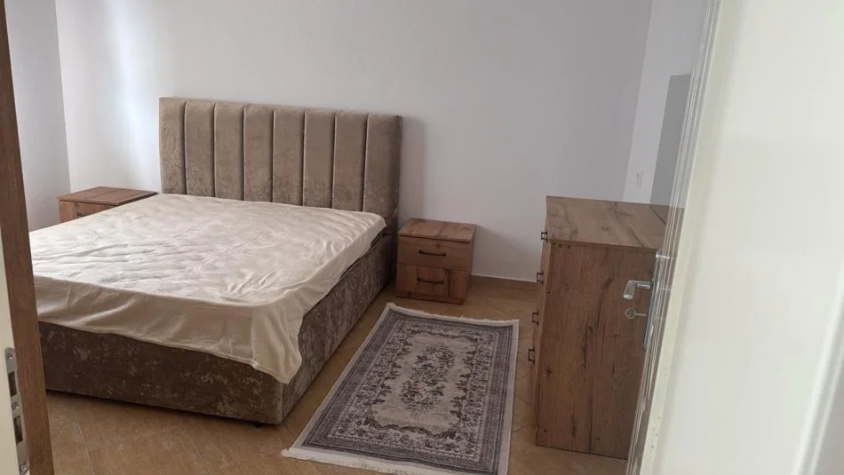 Tirane, jepet me qera shtepi 2+1 Kati 1, 126 m² 400 € (Kashar tek Burger Ija)