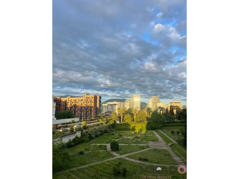 Tirane, shitet apartament 3+1+Ballkon Kati 2, 127 m² 220,000 € (Kopshti botanik)