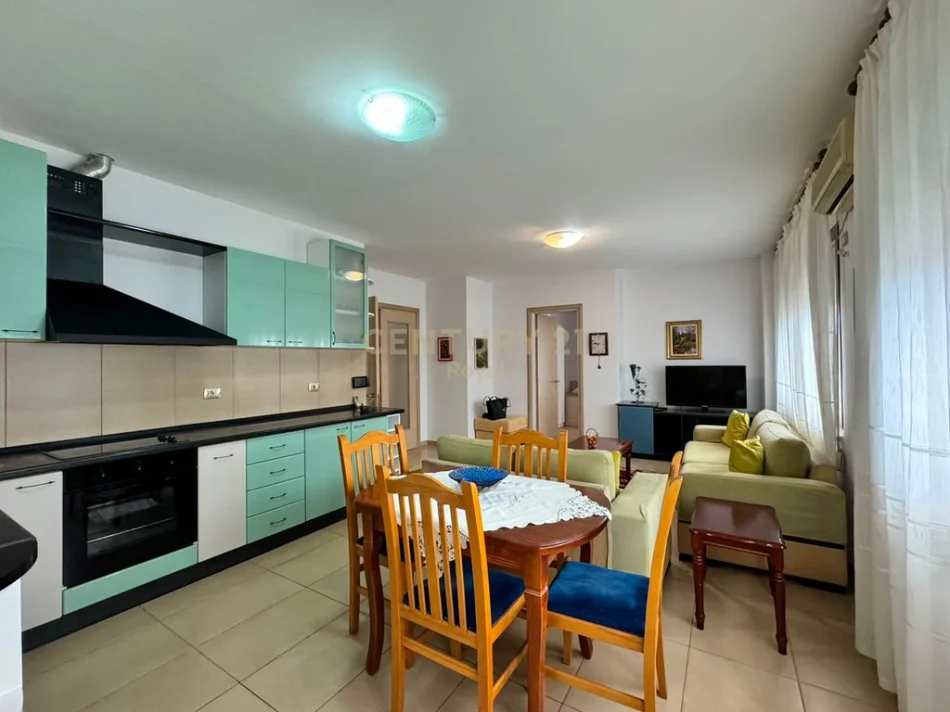 Tirane, jepet me qera apartament 2+1 Kati 7, 100 m² 800 € (rruga e Bogdanit)