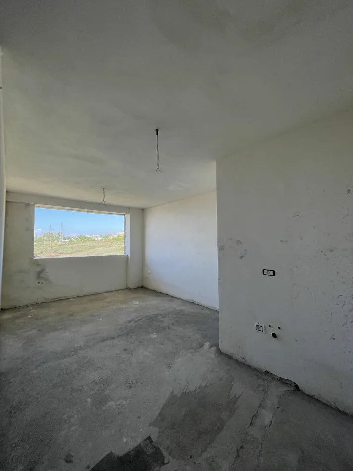 Tirane, shitet apartament 1+1+Ballkon Kati 4, 58 m² 74.000 € (Shkoze)