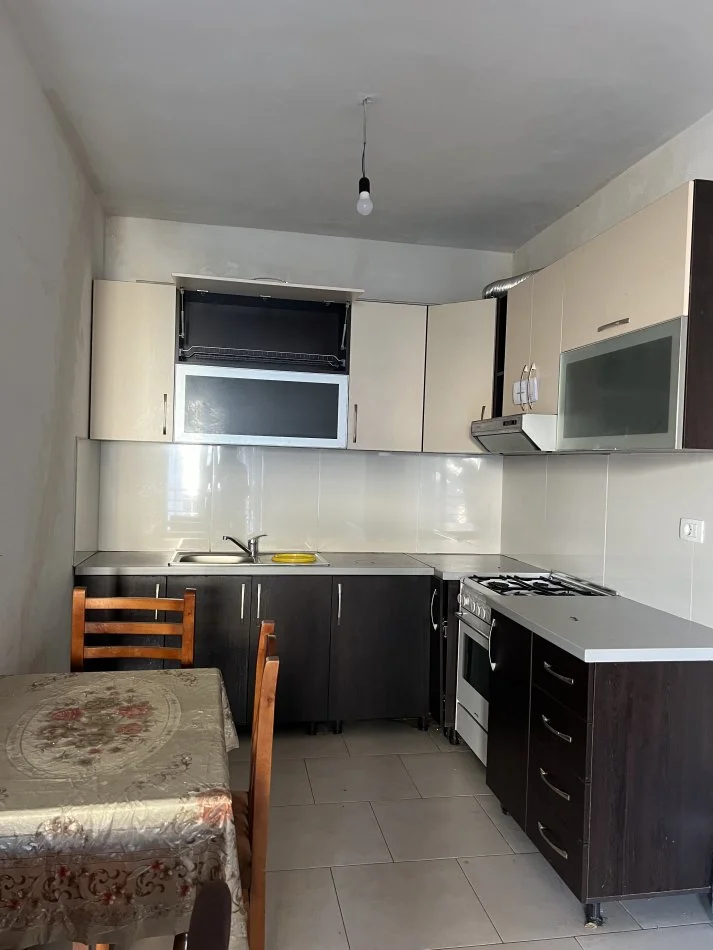Durres, jepet me qera apartament 1+1+Ballkon Kati 2, 70 m² 250 €