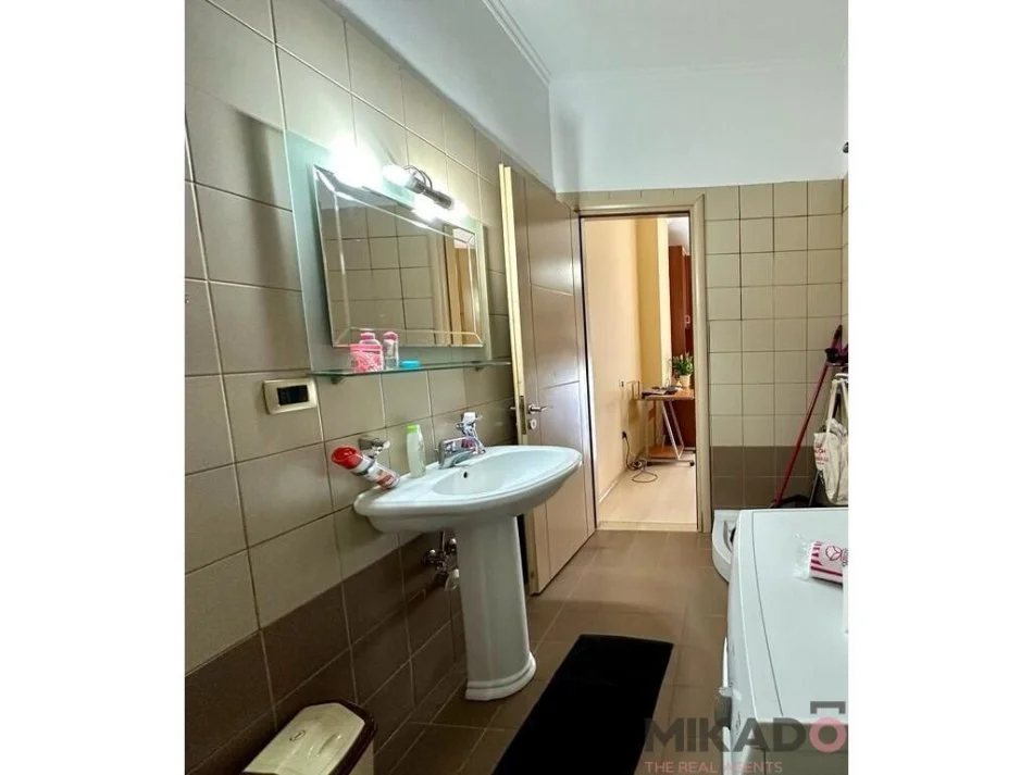 Tirane, shitet apartament 3+1+Ballkon Kati 2, 127 m² 220,000 € (Kopshti botanik)