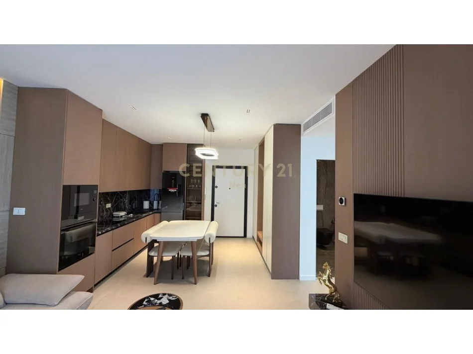 Tirane, jepet me qera apartament 2+1+Aneks+Ballkon Kati 13, 173 m² 1.600 € (GOLDEN TOWER)