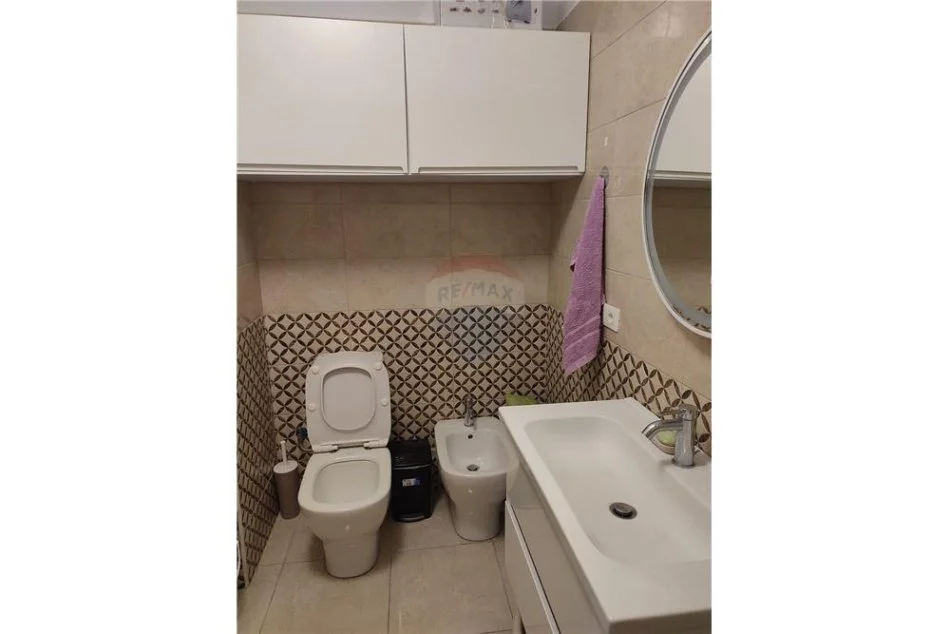 Tirane, jepet me qera apartament 2+1 Kati 3, 89 m² 550 € (Kopshti botanik)